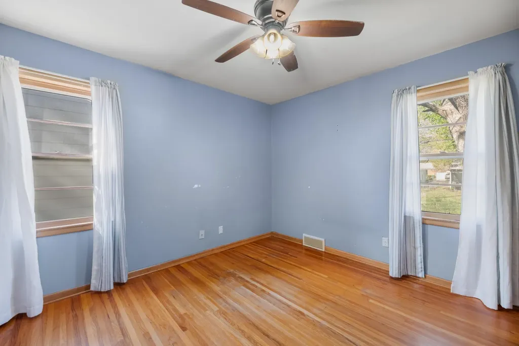 2331 S Dellrose Avenue Wichita KS 67218