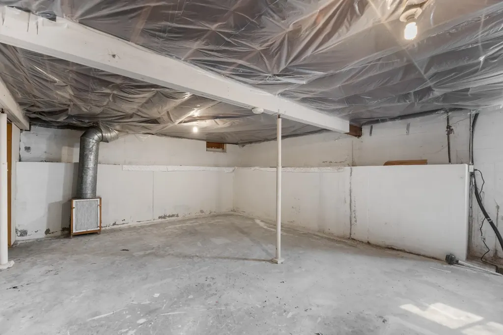 2331 S Dellrose Avenue Wichita KS 67218