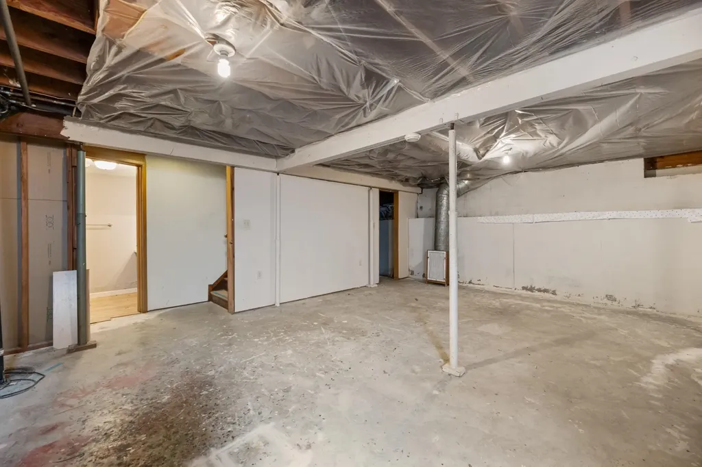 2331 S Dellrose Avenue Wichita KS 67218