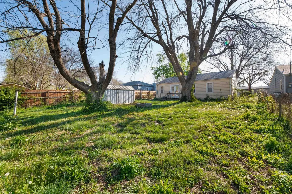 2331 S Dellrose Avenue Wichita KS 67218