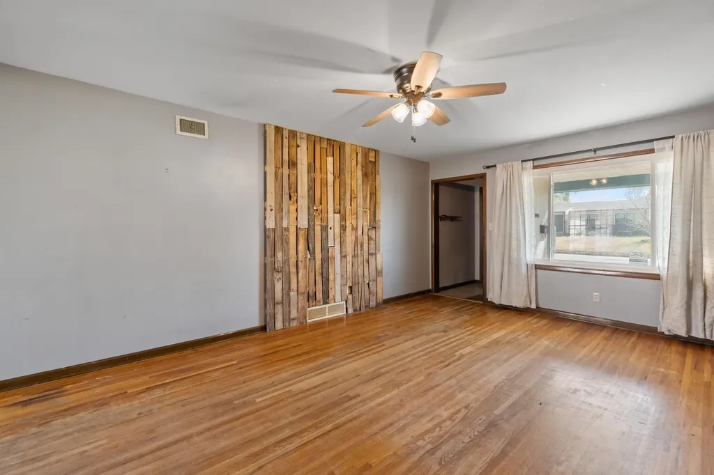 2331 S Dellrose Avenue Wichita KS 67218