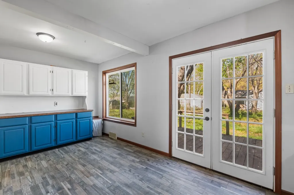 2331 S Dellrose Avenue Wichita KS 67218