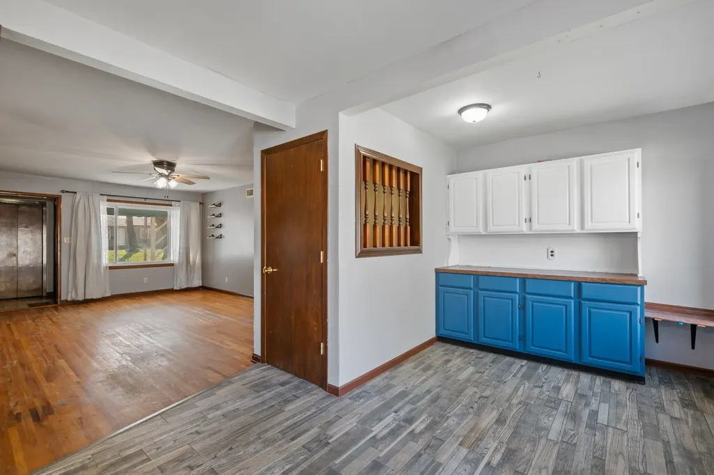 2331 S Dellrose Avenue Wichita KS 67218