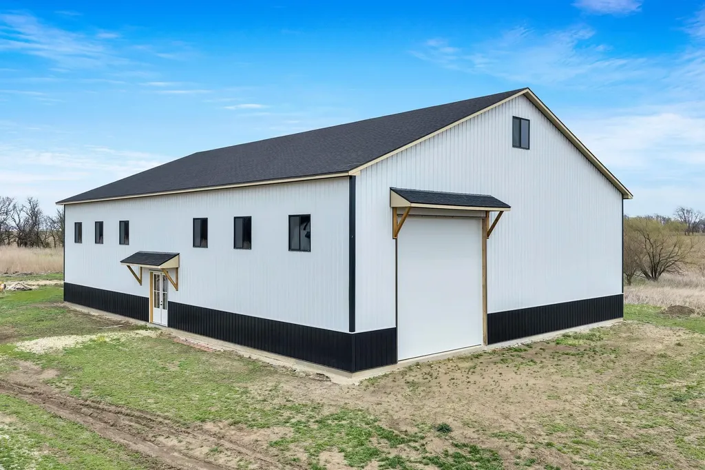 11682 NW 160th Street Newton KS 67114