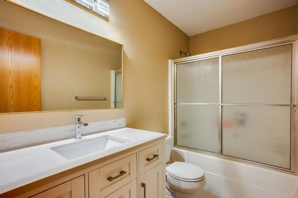 2121 S Upland Hills Wichita KS 67235