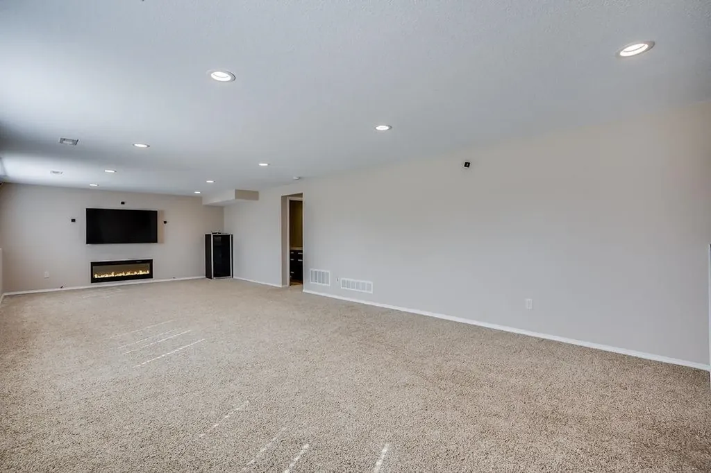 2121 S Upland Hills Wichita KS 67235