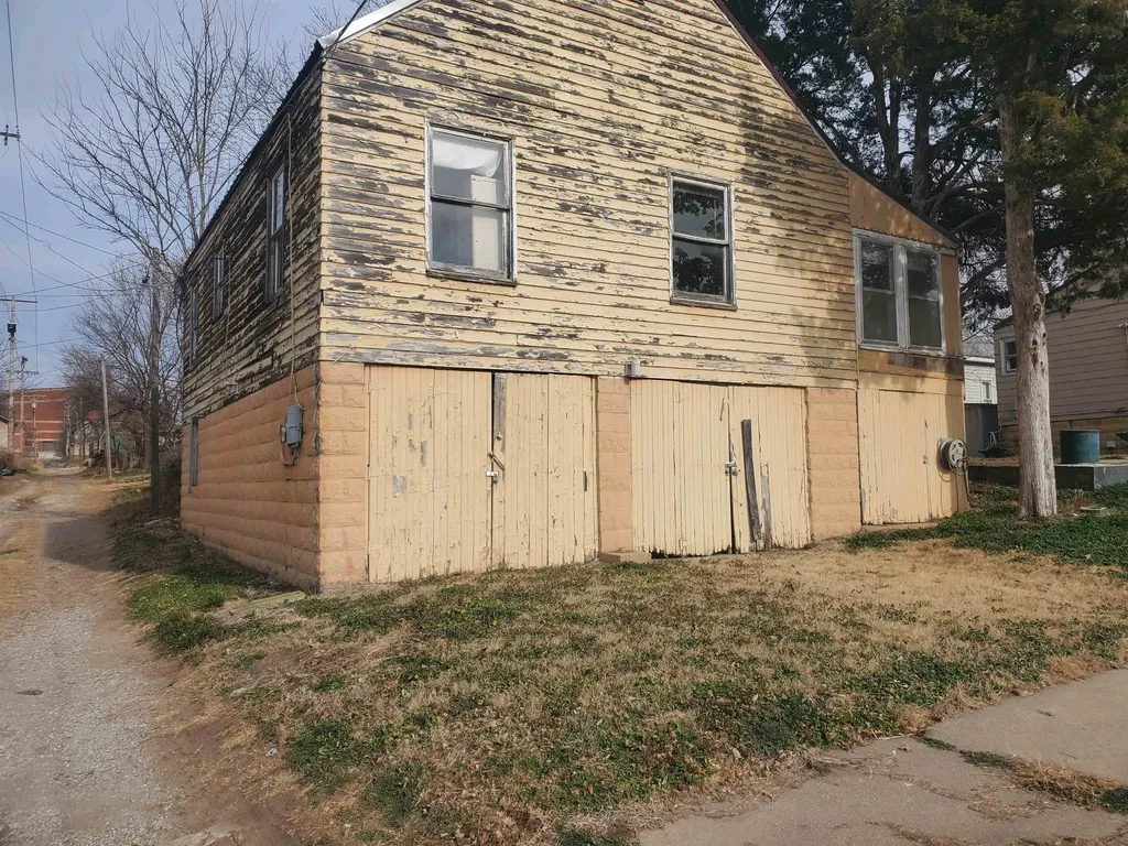 427 S 2nd Arkansas City KS 67005