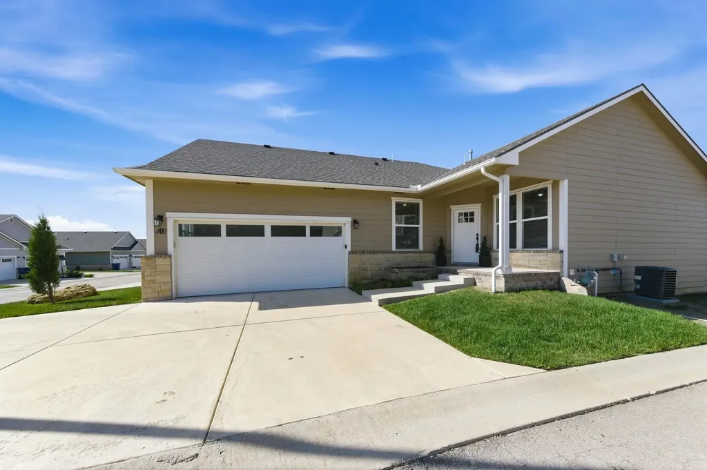 331 N 127th Street E Wichita KS 67206