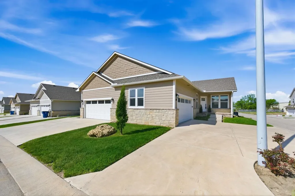 331 N 127th Street E Wichita KS 67206