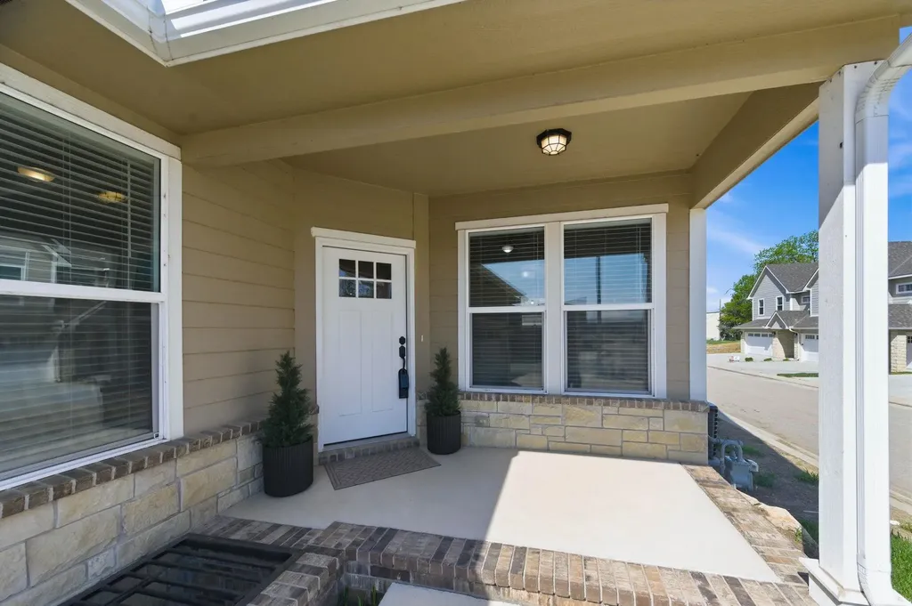 331 N 127th Street E Wichita KS 67206