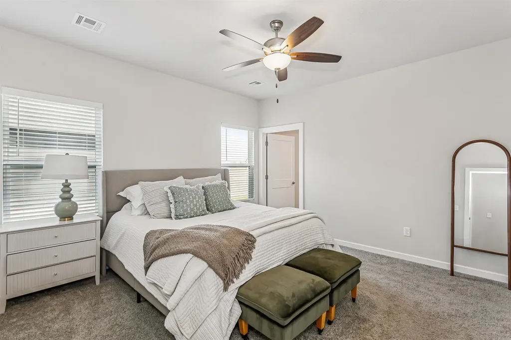 1607 N Emerald Valley Drive Mulvane KS 67110