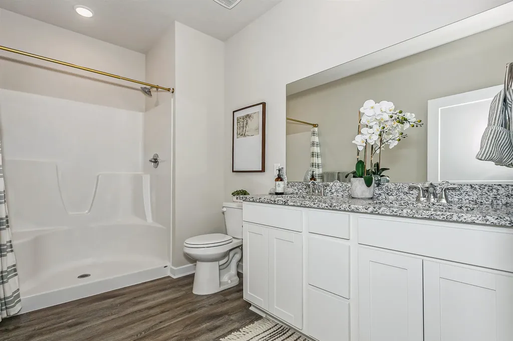 1607 N Emerald Valley Drive Mulvane KS 67110