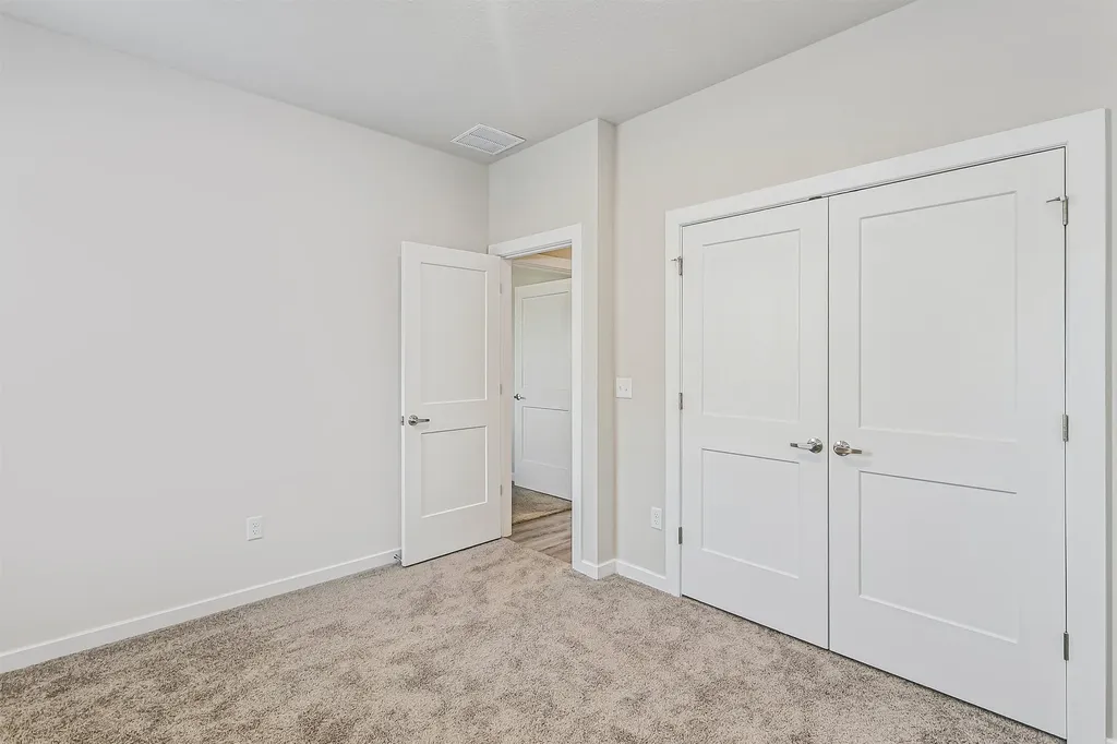 1607 N Emerald Valley Drive Mulvane KS 67110
