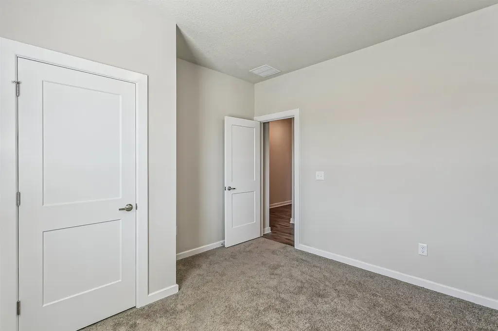 1607 N Emerald Valley Drive Mulvane KS 67110