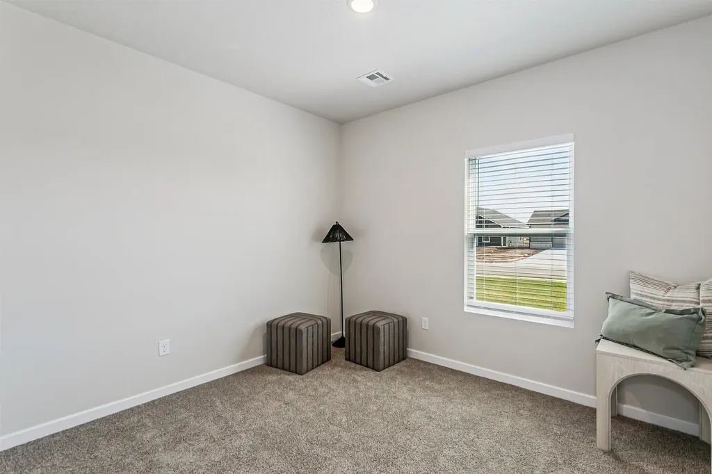 1607 N Emerald Valley Drive Mulvane KS 67110