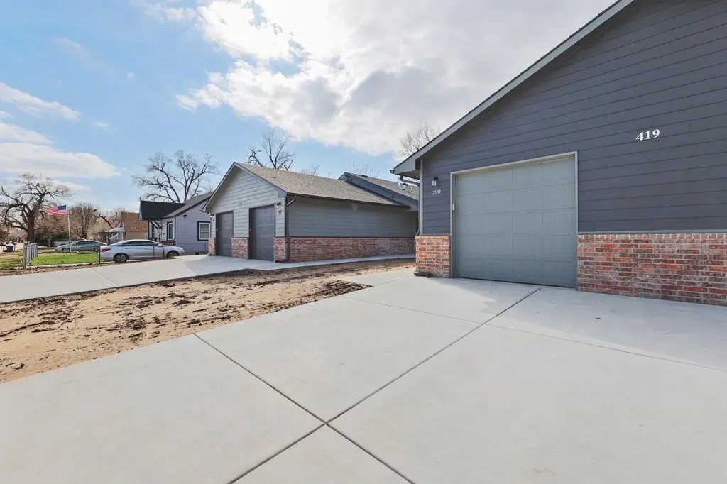 423 S All Halllows Wichita KS 67213