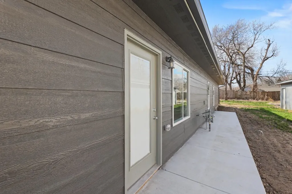 423 S All Halllows Wichita KS 67213