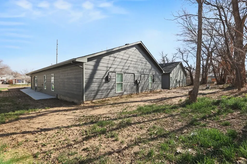 423 S All Halllows Wichita KS 67213