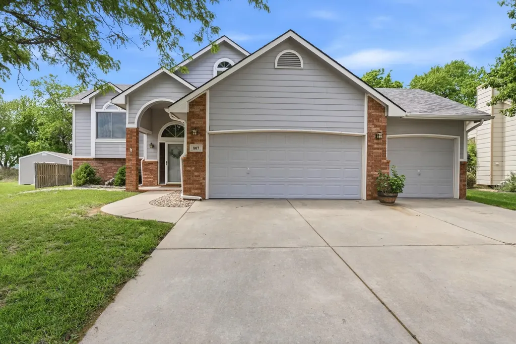 807 N Linden Lane Derby KS 67037