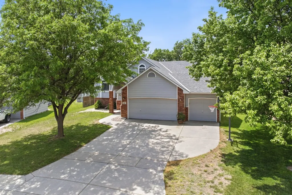 807 N Linden Lane Derby KS 67037