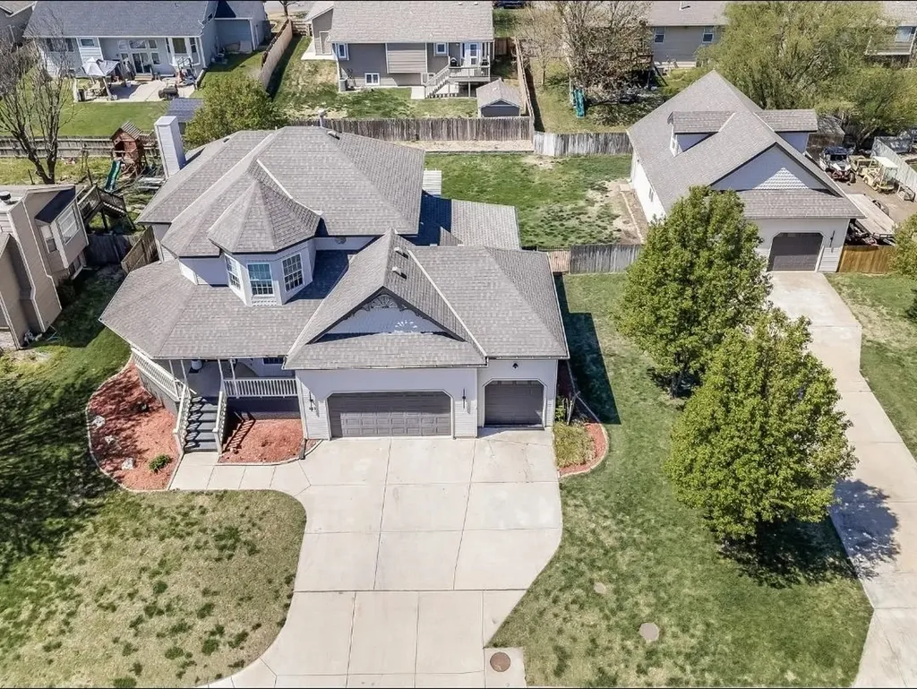 823 S Surrey Lane Maize KS 67101