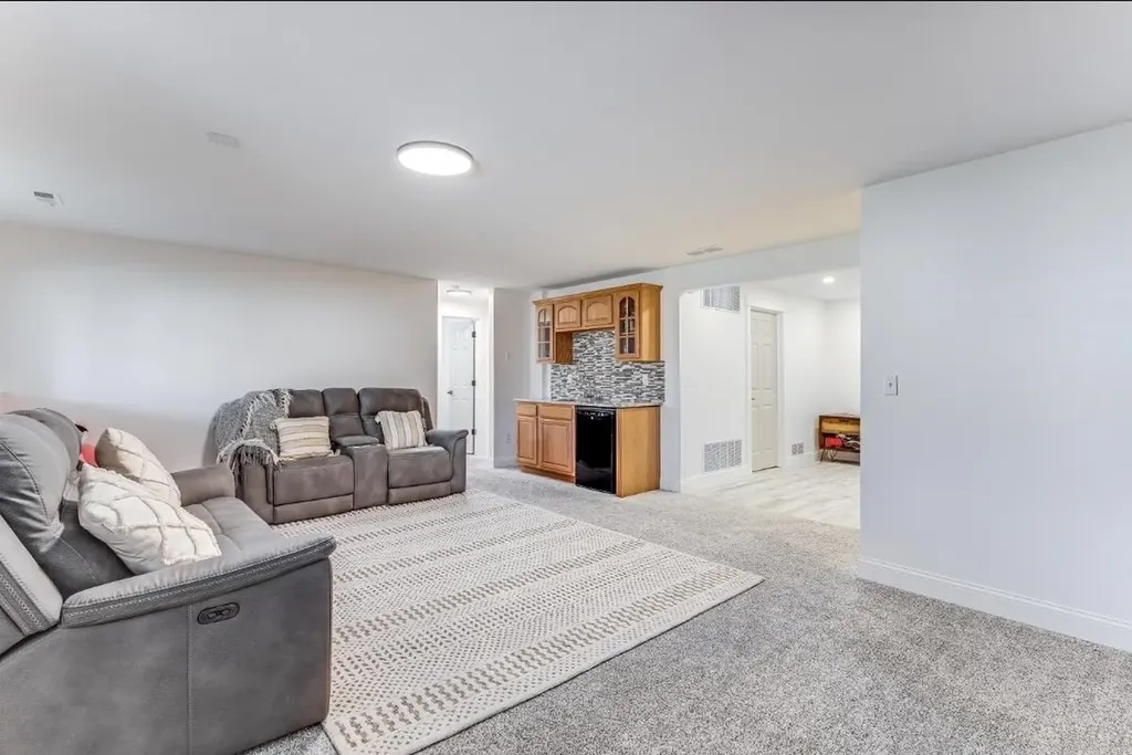 823 S Surrey Lane Maize KS 67101