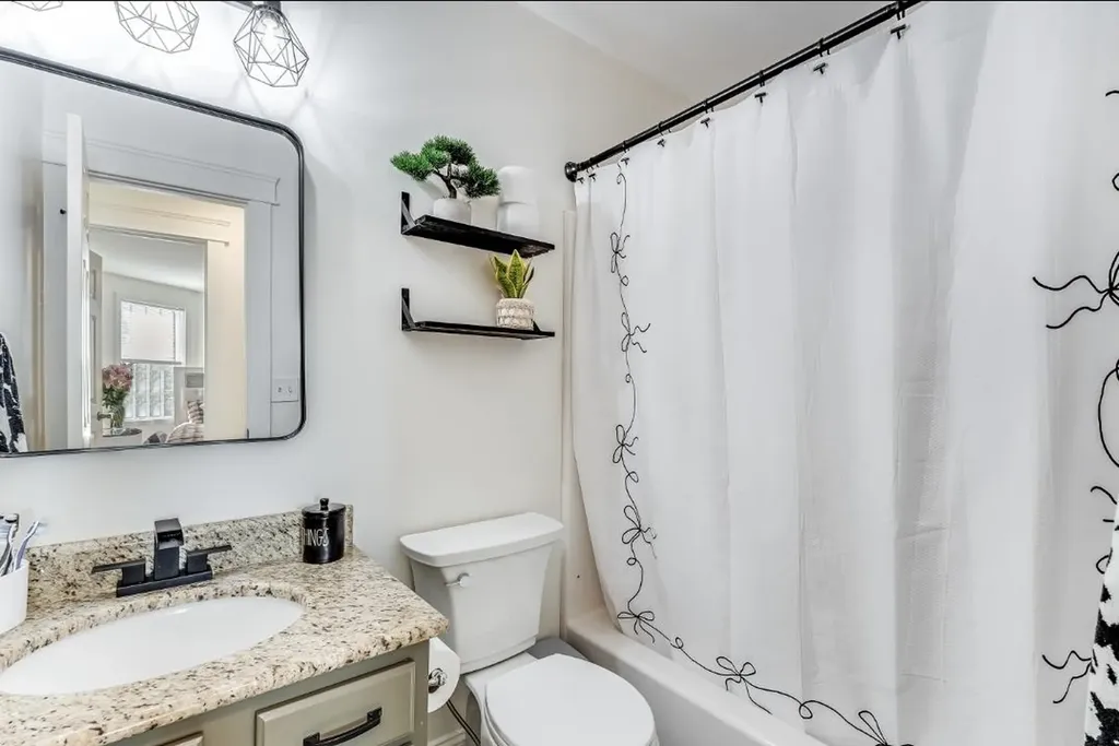 823 S Surrey Lane Maize KS 67101