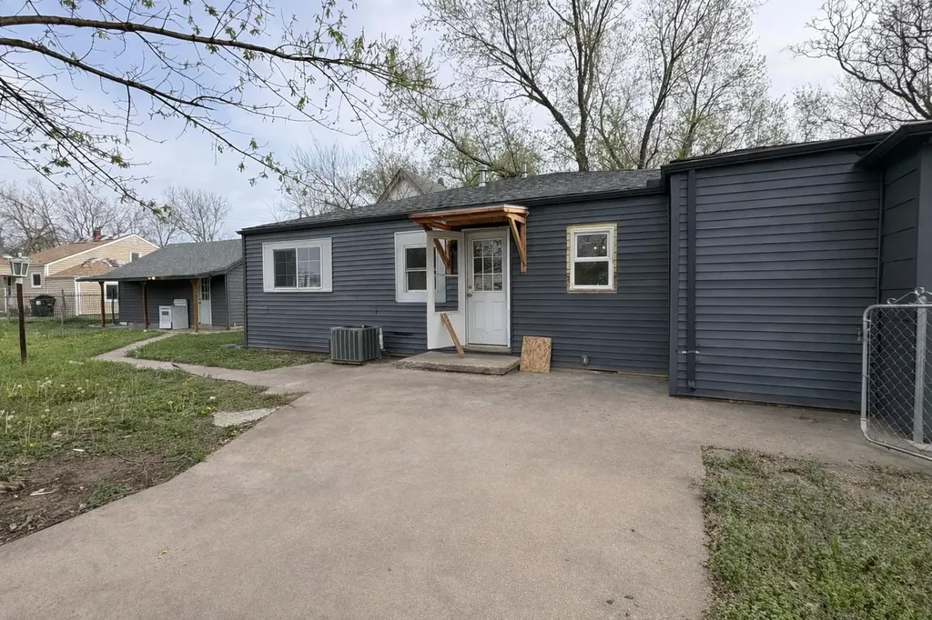 428 N Meridian Avenue Wichita KS 67203