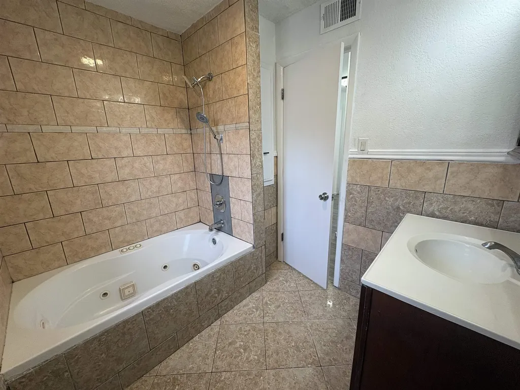 428 N Meridian Avenue Wichita KS 67203