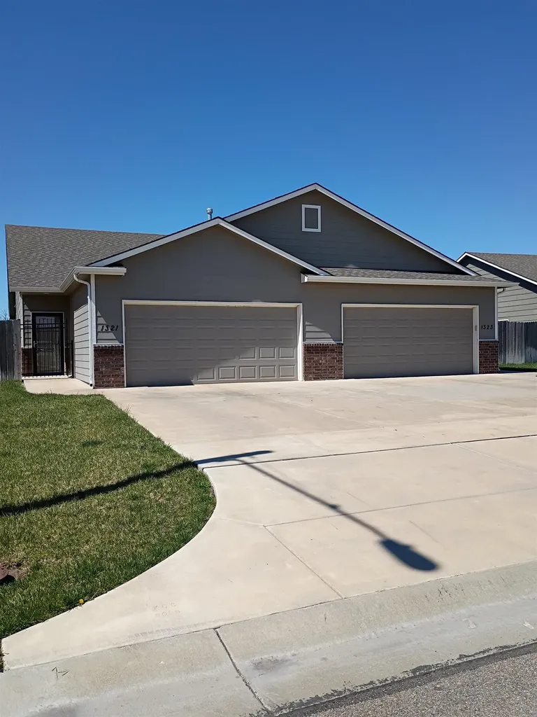 1321 N Azena Street Andover KS 67002