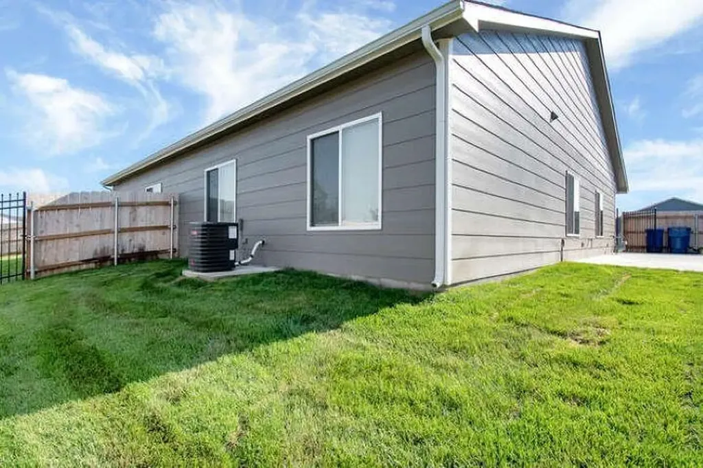 1321 N Azena Street Andover KS 67002