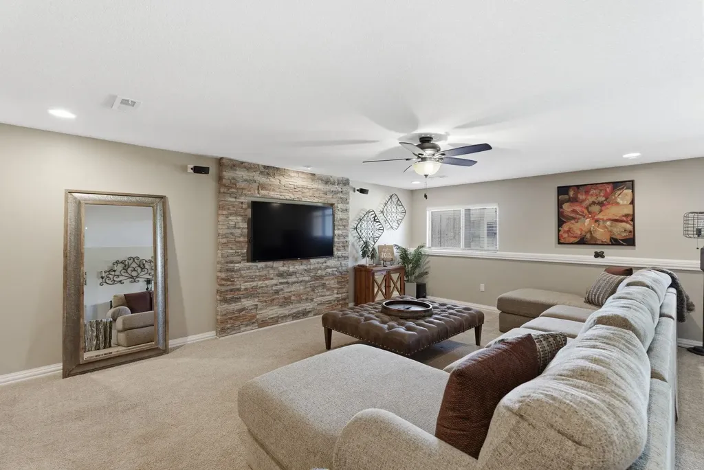 2710 N Woodridge Street Wichita KS 67226