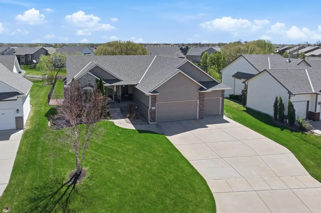 2710 N Woodridge Street Wichita KS 67226