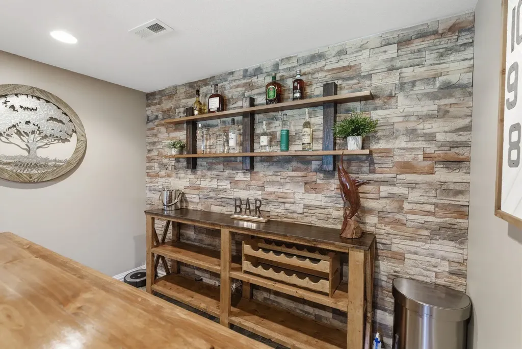 2710 N Woodridge Street Wichita KS 67226
