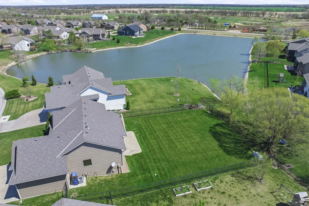2710 N Woodridge Street Wichita KS 67226