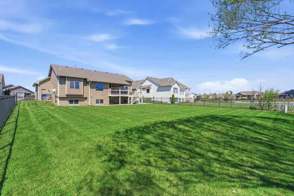 2710 N Woodridge Street Wichita KS 67226