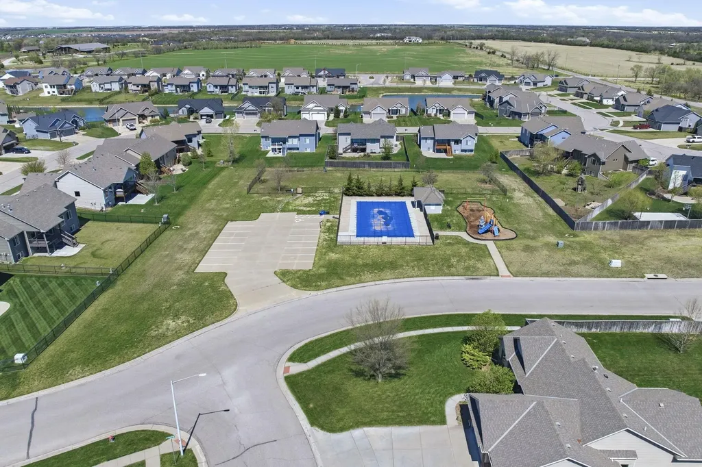 2710 N Woodridge Street Wichita KS 67226