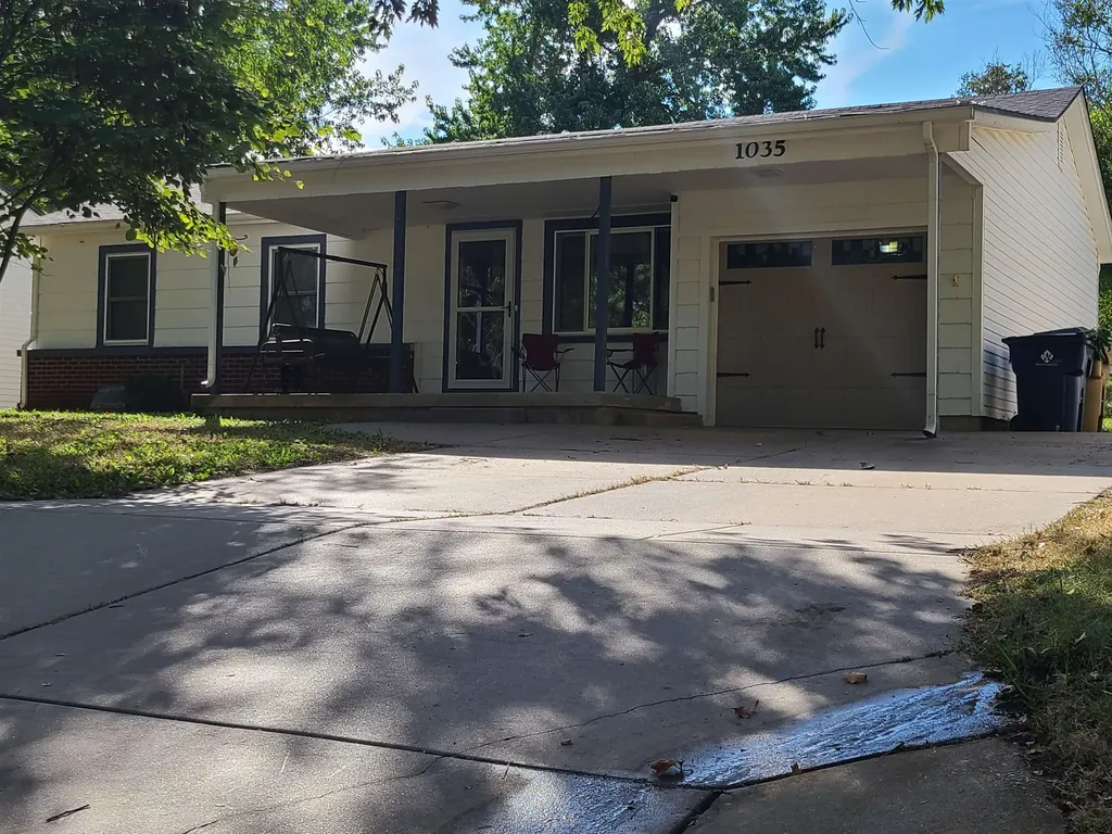 1035 N Georgie Derby KS 67037
