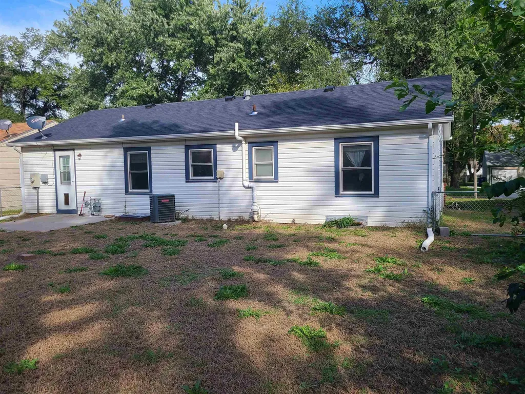 1035 N Georgie Derby KS 67037
