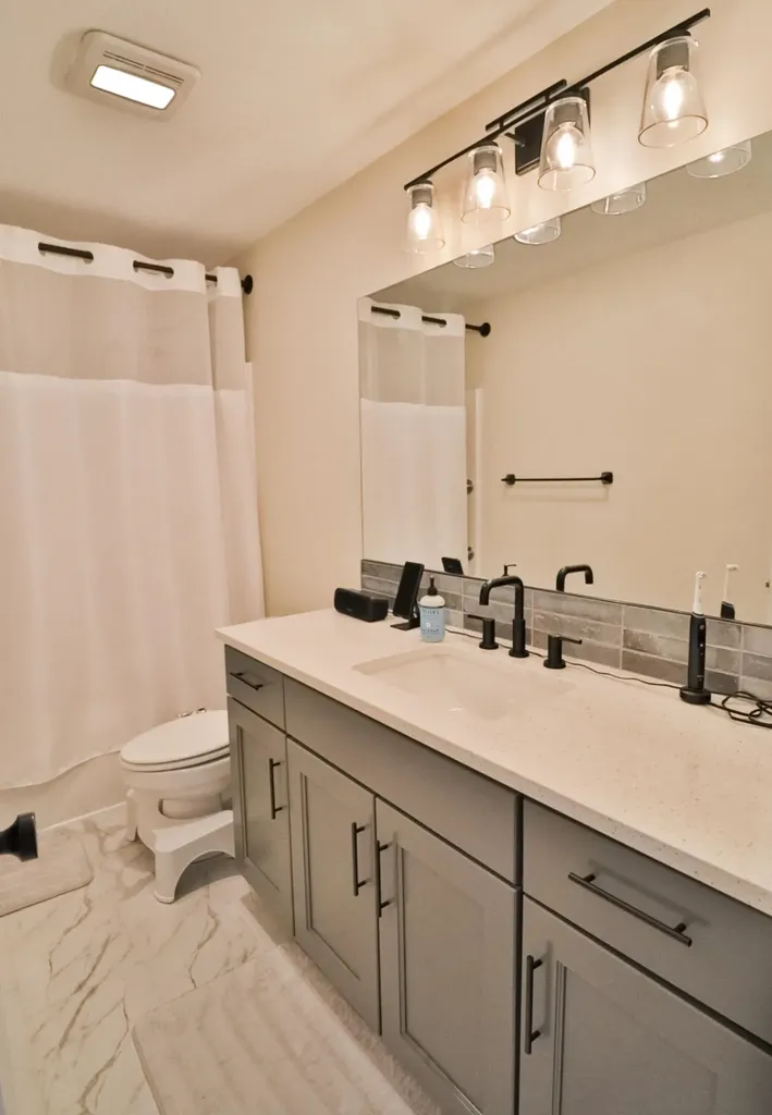 5247 N Cambridge Street Bel Aire KS 67226