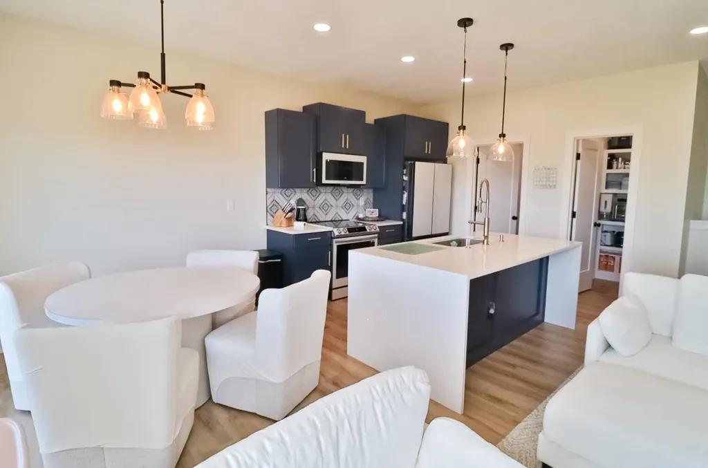 5247 N Cambridge Street Bel Aire KS 67226