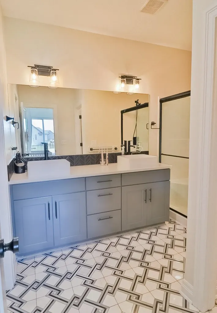 5247 N Cambridge Street Bel Aire KS 67226