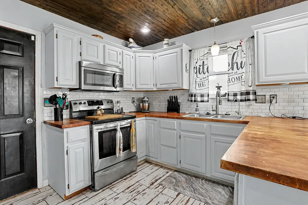 2712 Rushwood Drive Augusta KS 67010