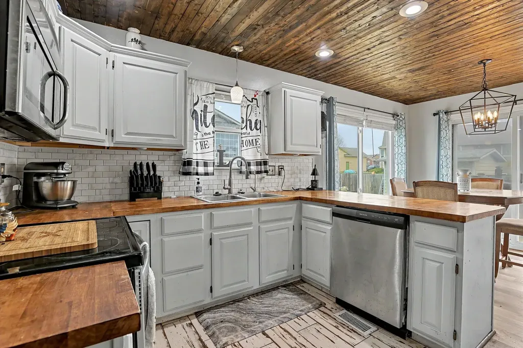 2712 Rushwood Drive Augusta KS 67010