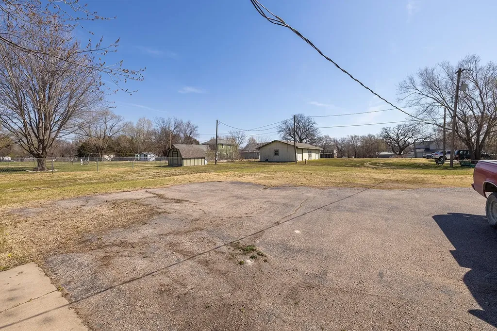 504 N Poplar Peabody KS 66866