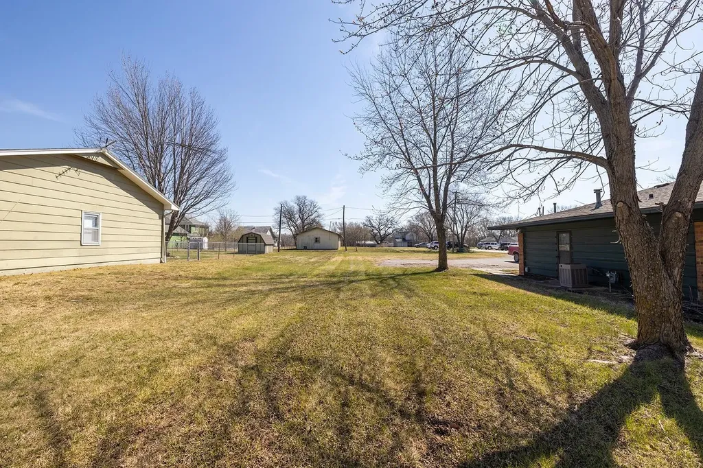 504 N Poplar Peabody KS 66866