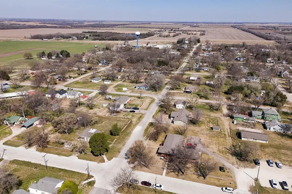 504 N Poplar Peabody KS 66866