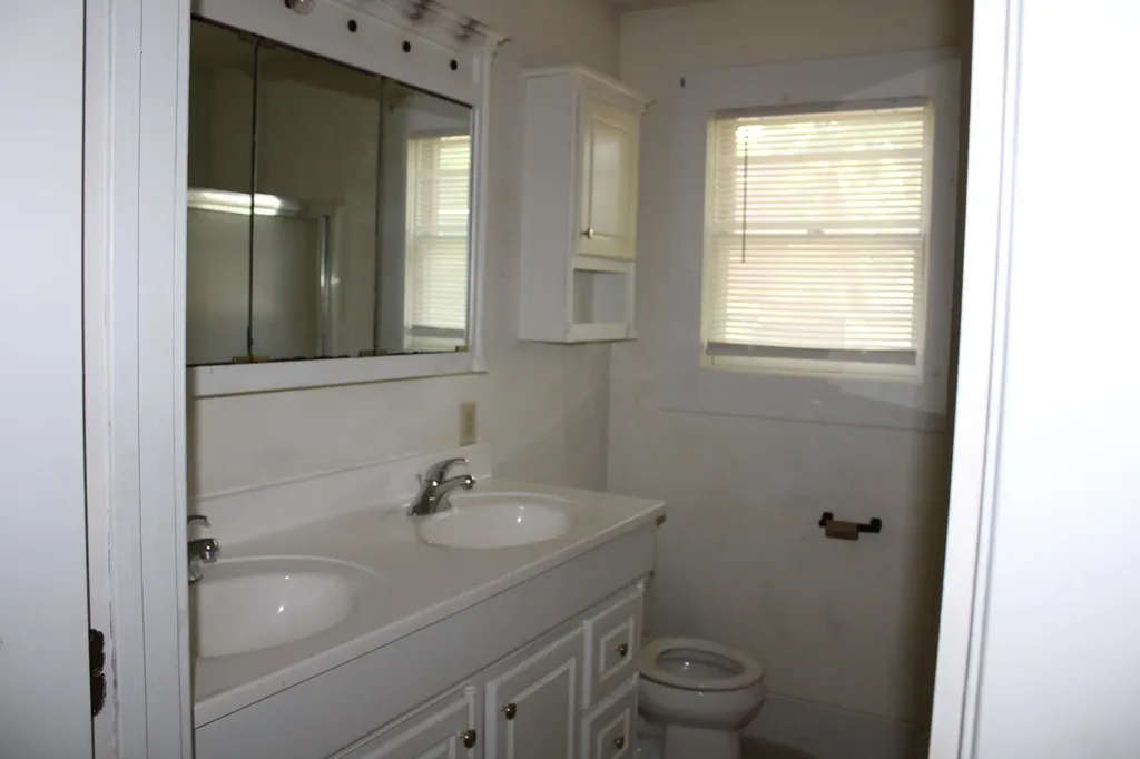 710 E 14th Avenue Winfield KS 67156