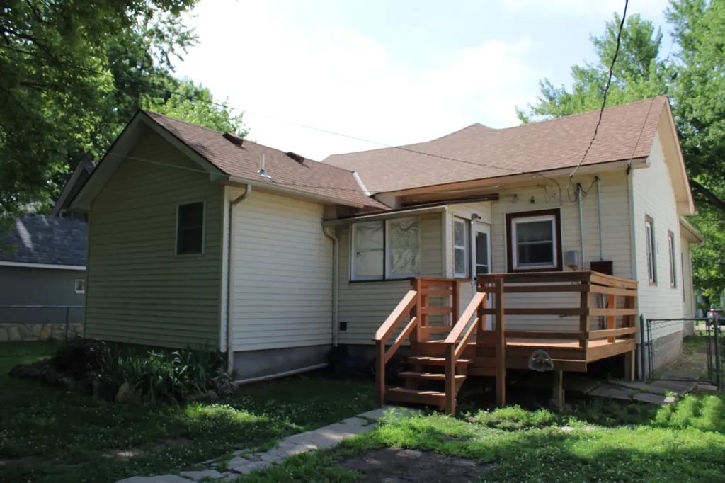 710 E 14th Avenue Winfield KS 67156