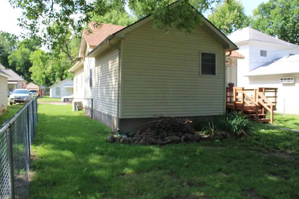 710 E 14th Avenue Winfield KS 67156